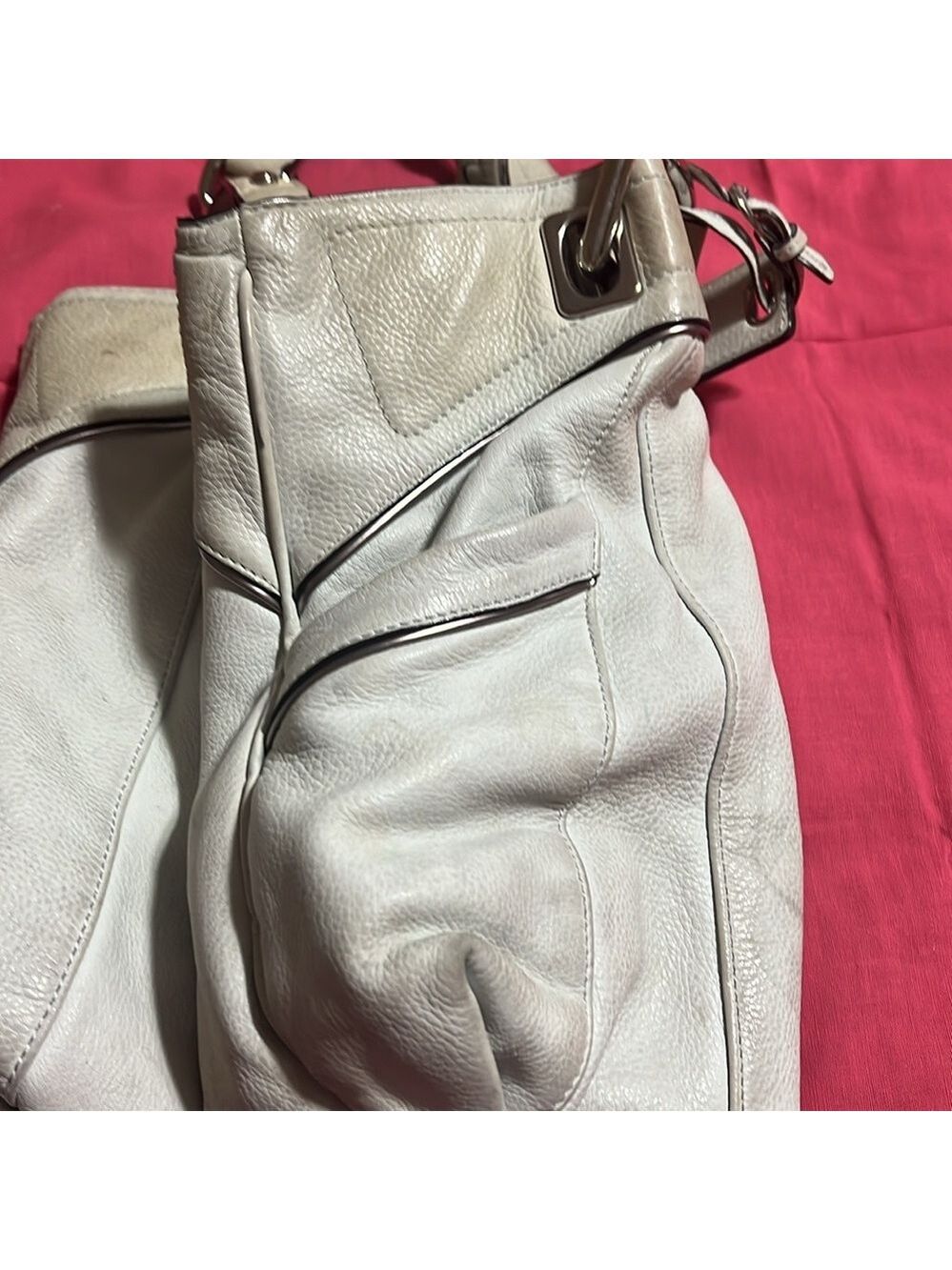 B MAKOWSKY Elegant Cream Leather Tote Bag. Animal print lining - Picture 6 of 10
